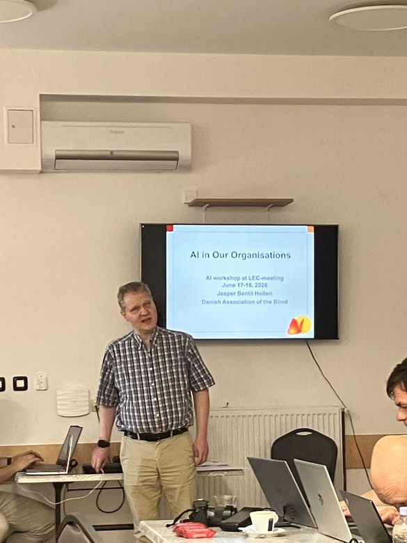 Jesper Bentil Holten running the AI workshop during LEC meeting in Premantura