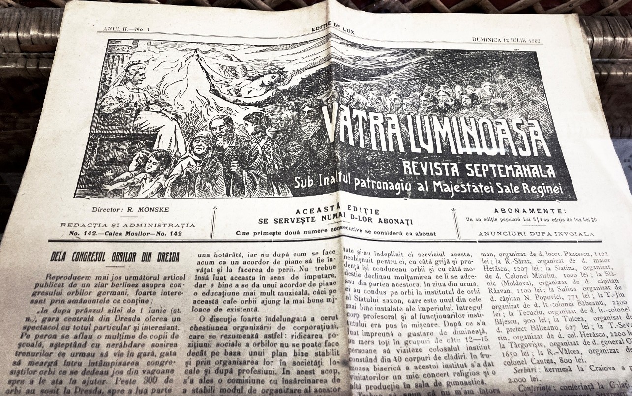 Early 20th Century Vatra Luminoasă Newspaper